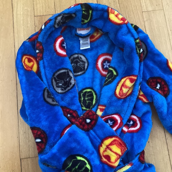 ❌SOLD❌Marvel Avengers kid’s robe - Picture 3 of 5